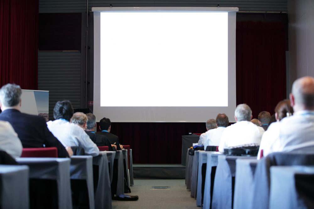 Beneficios de tener una pantalla de proyector