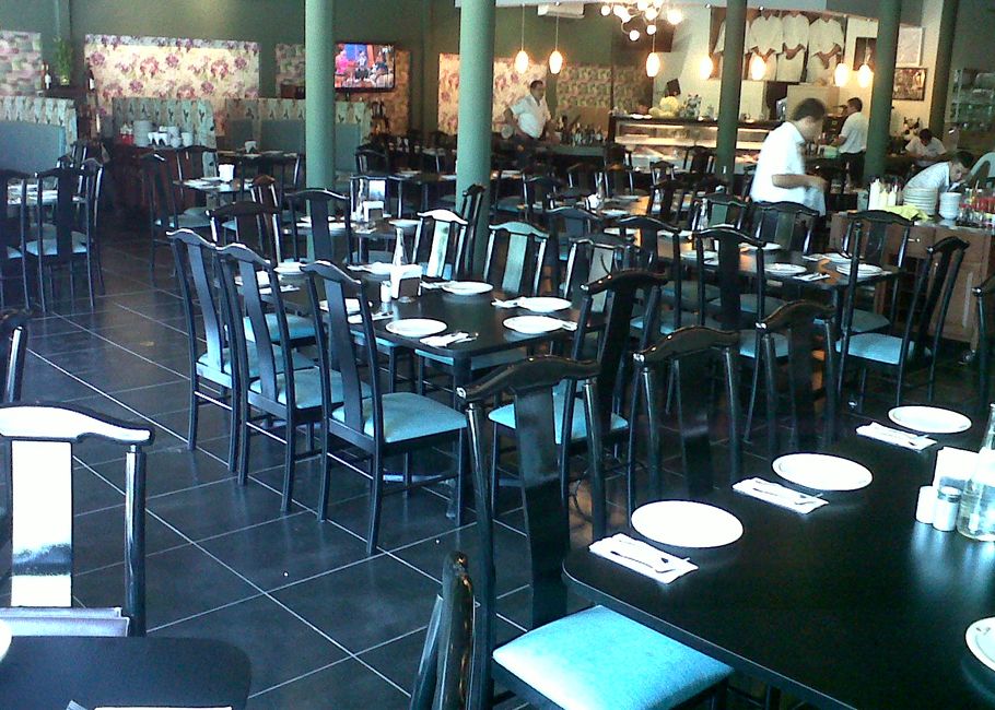 Restaurante con mobiliario Loredo